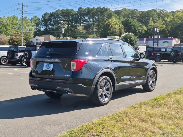 Used 2024 Ford Explorer XLT w/ Equipment Group 202A AWD/4WD image 13