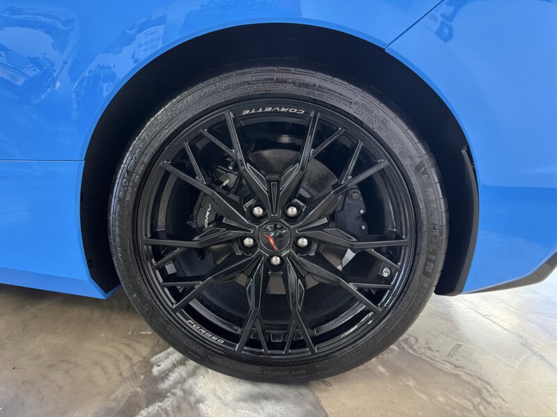 Used 2025 Chevrolet Corvette Stingray Coupe w/ 1LT RWD image 7