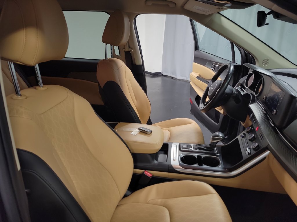 Used 2022 Kia Carnival LX FWD image 34