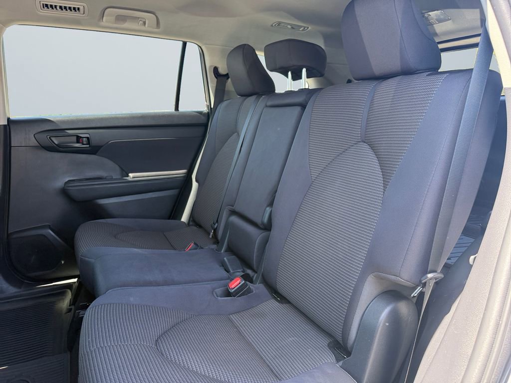 Used 2023 Toyota Highlander LE image 13
