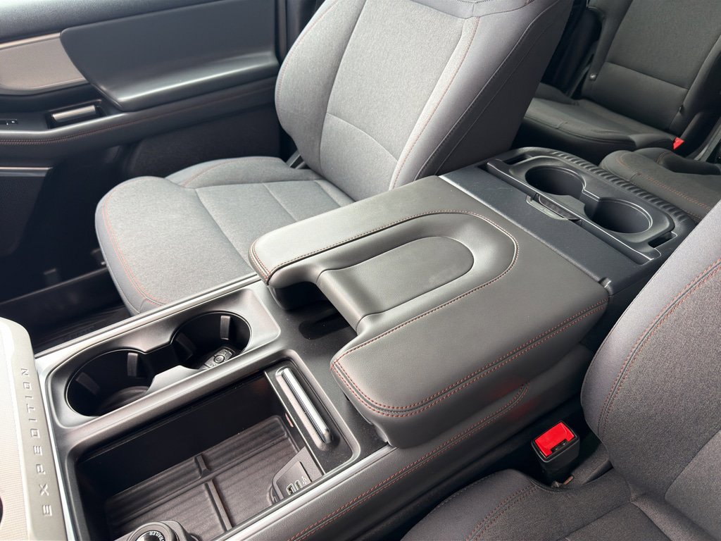Certified 2025 Ford Expedition Active AWD/4WD image 34