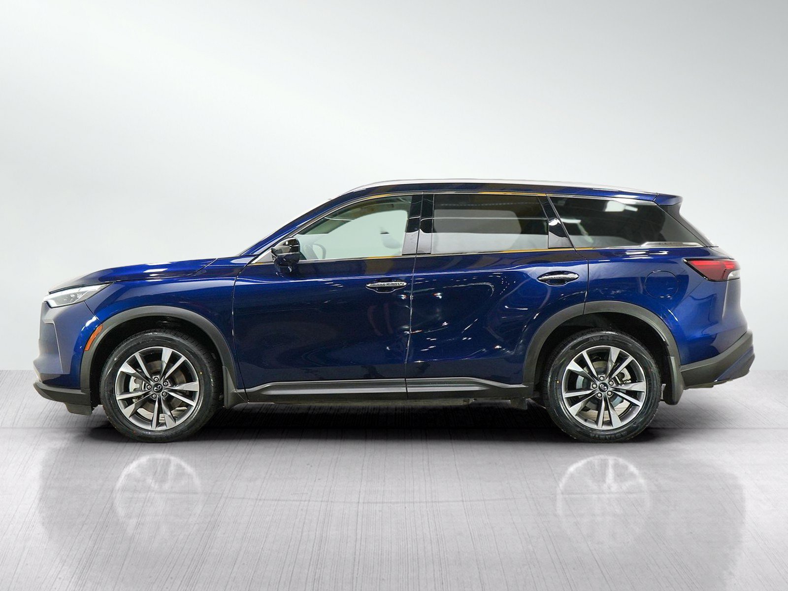 Used 2025 INFINITI QX60 Luxe AWD/4WD image 2