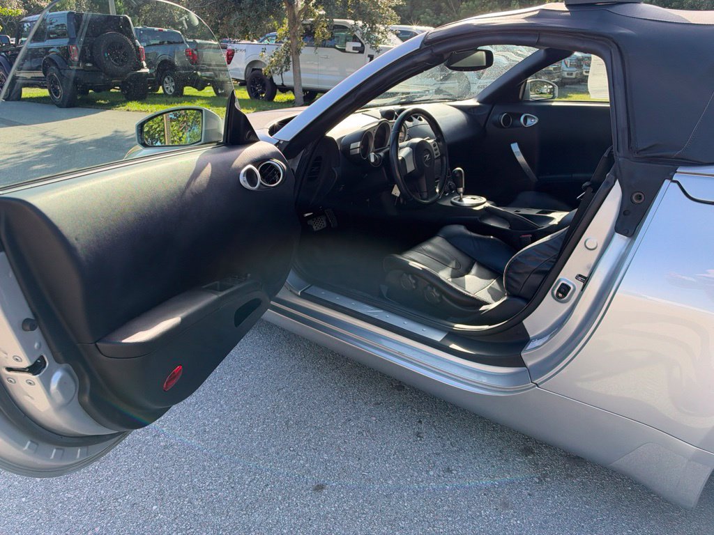 Used 2004 Nissan 350Z Touring RWD image 11