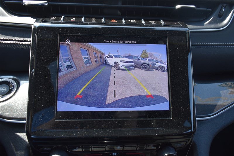 Used 2023 Jeep Grand Cherokee Altitude AWD/4WD image 23
