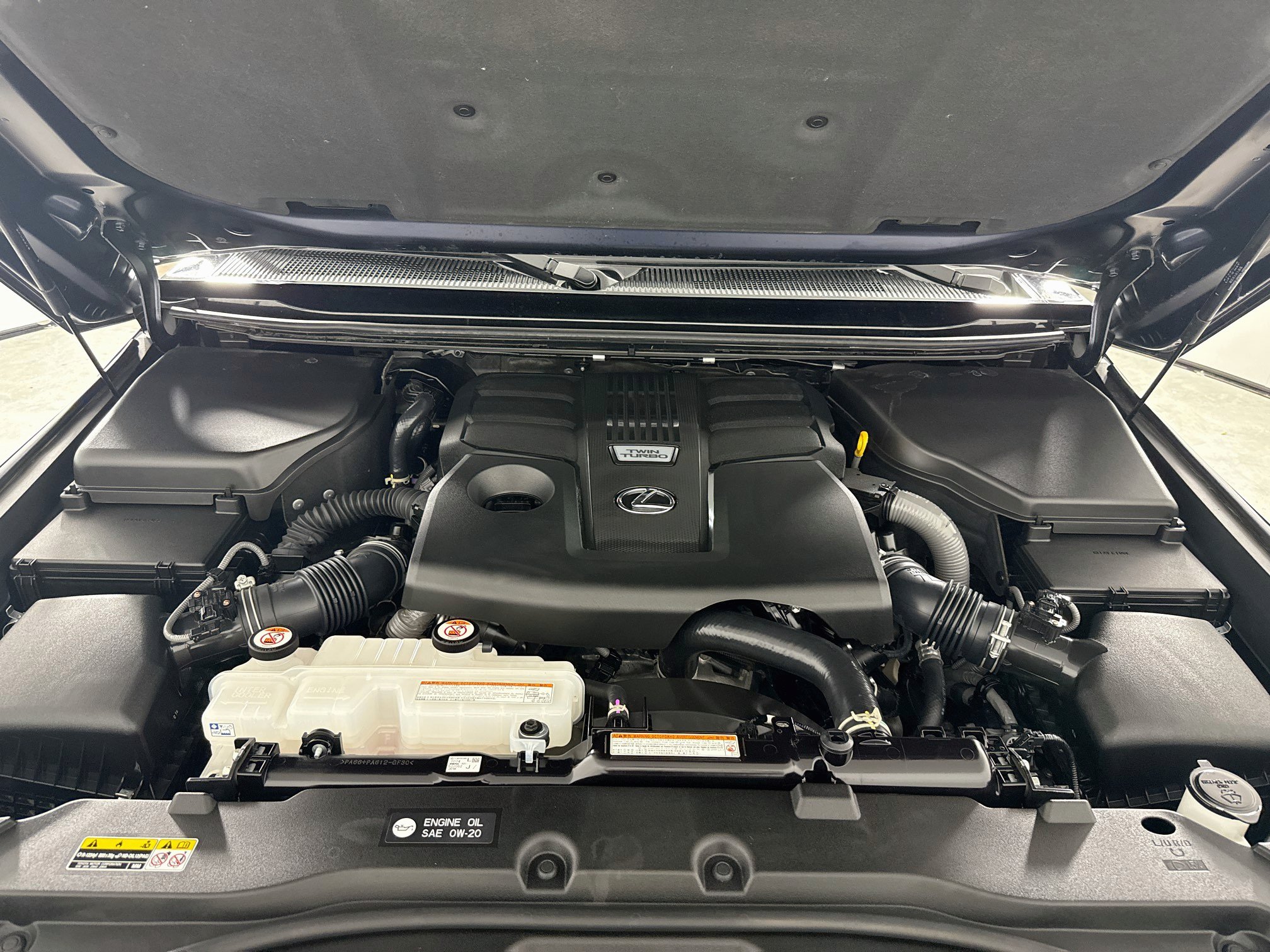 Used 2025 Lexus GX 550 w/ Accessory Package (31) AWD/4WD image 30