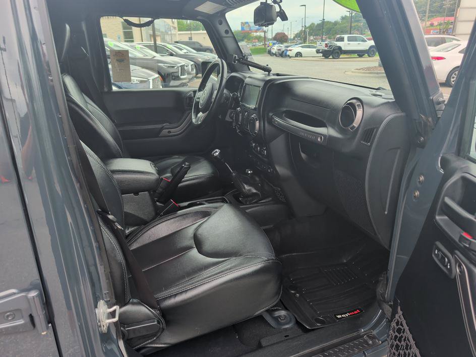 Used 2018 Jeep Wrangler Unlimited Sahara AWD/4WD image 12
