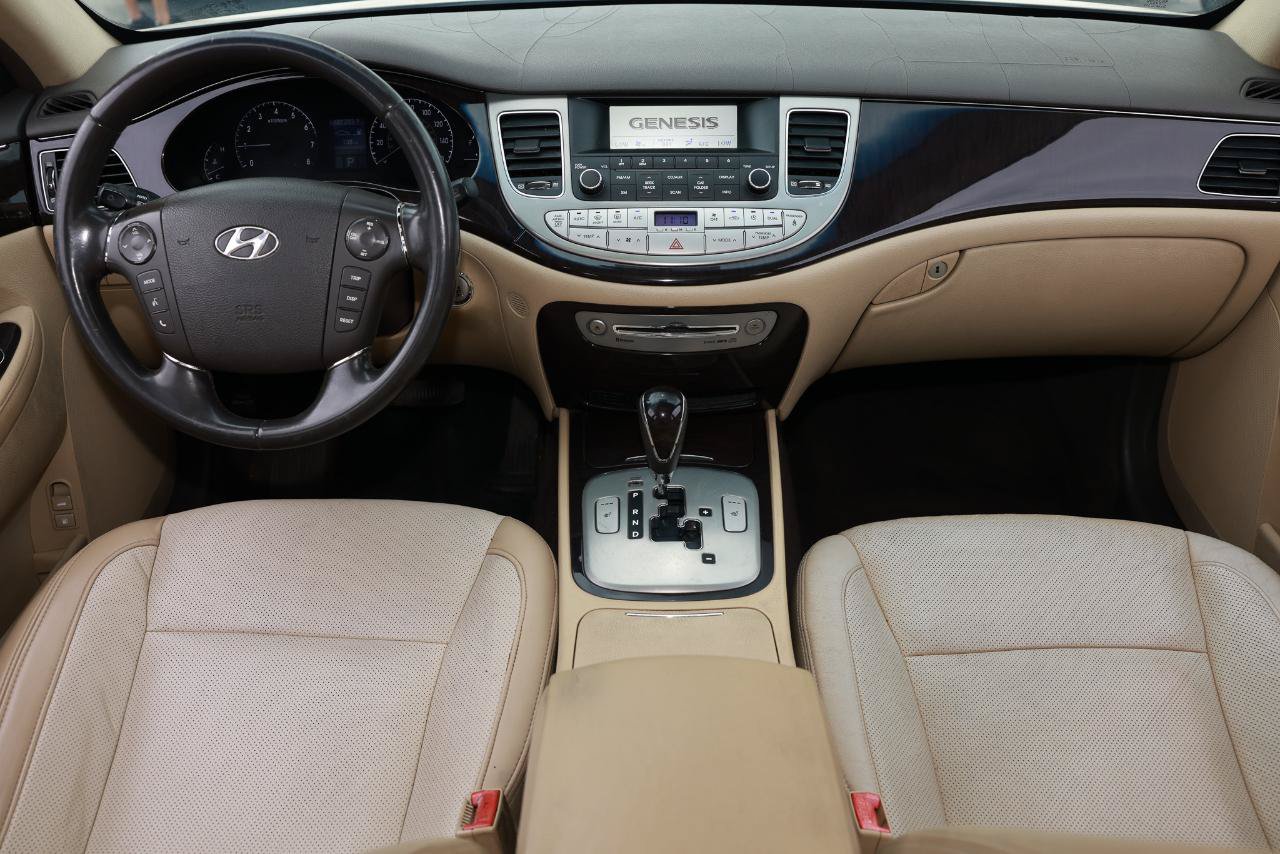 Used 2011 Hyundai Genesis 3.8 RWD image 2