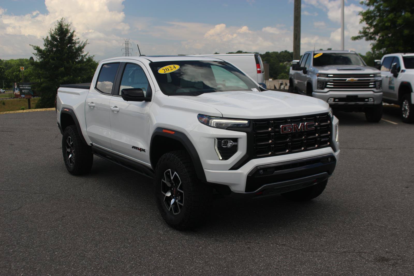 Used 2024 GMC Canyon AT4X AWD/4WD image 2