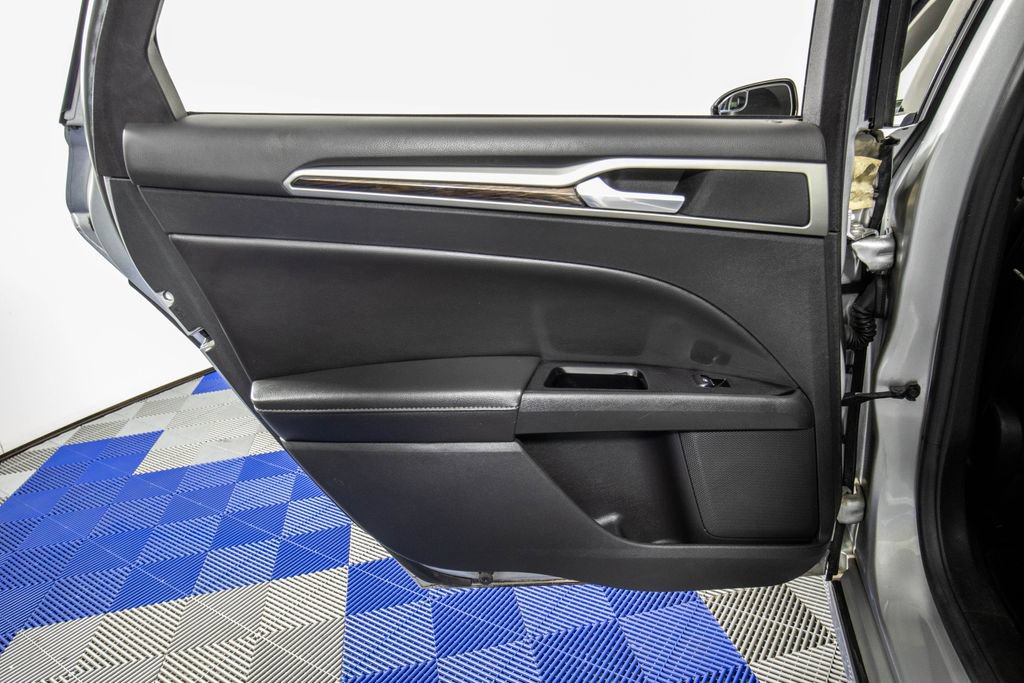 Used 2015 Ford Fusion SE w/ Equipment Group 202A FWD image 13