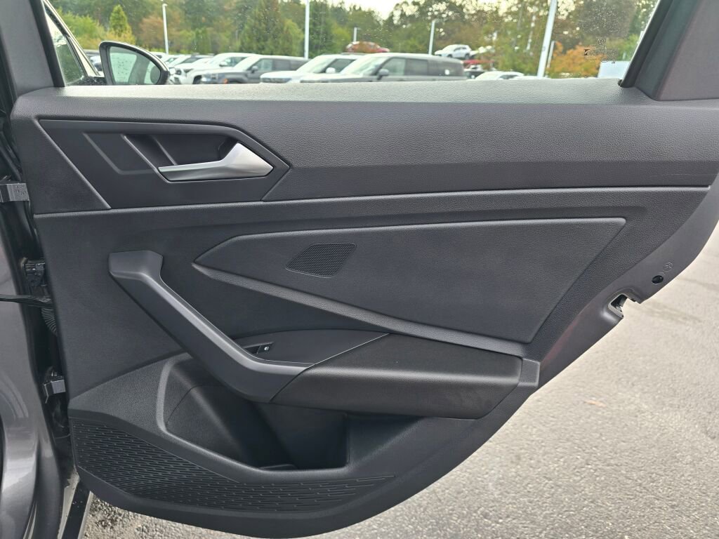 Used 2024 Volkswagen Jetta SE image 40