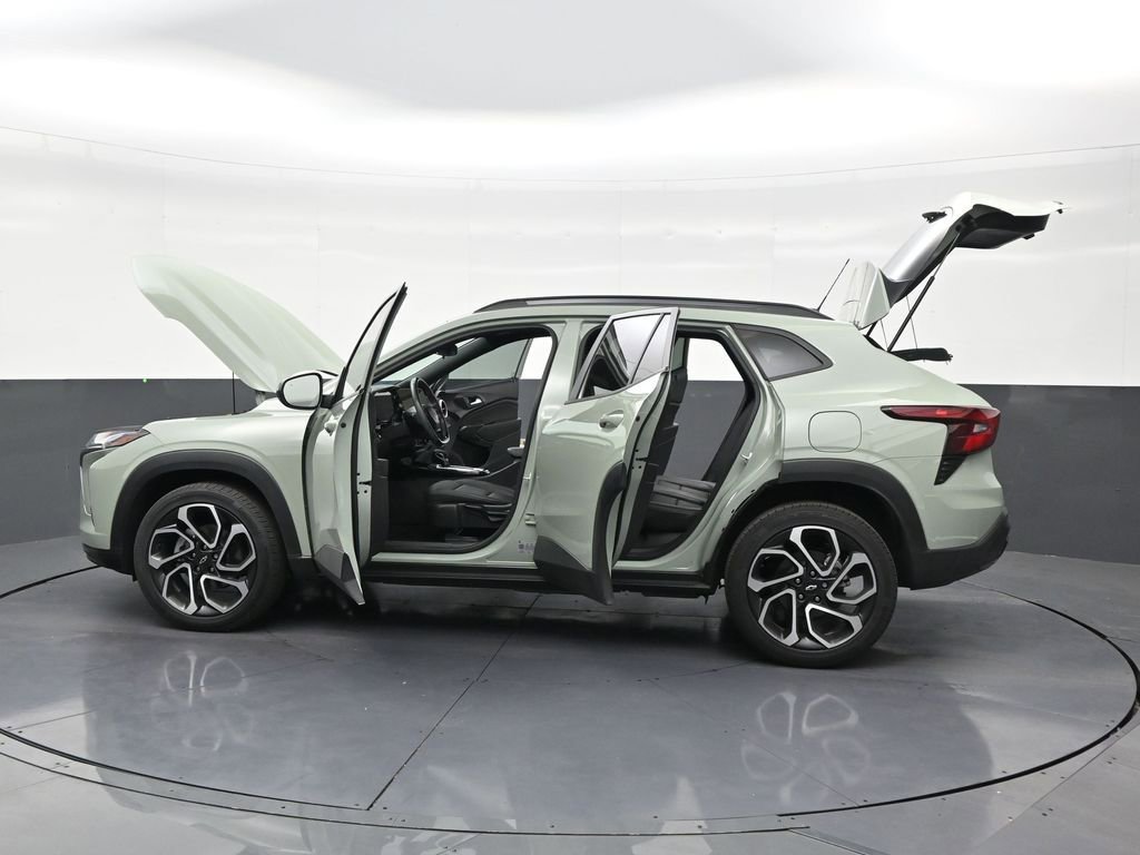 Used 2024 Chevrolet Trax RS w/ Sunroof Package FWD image 30