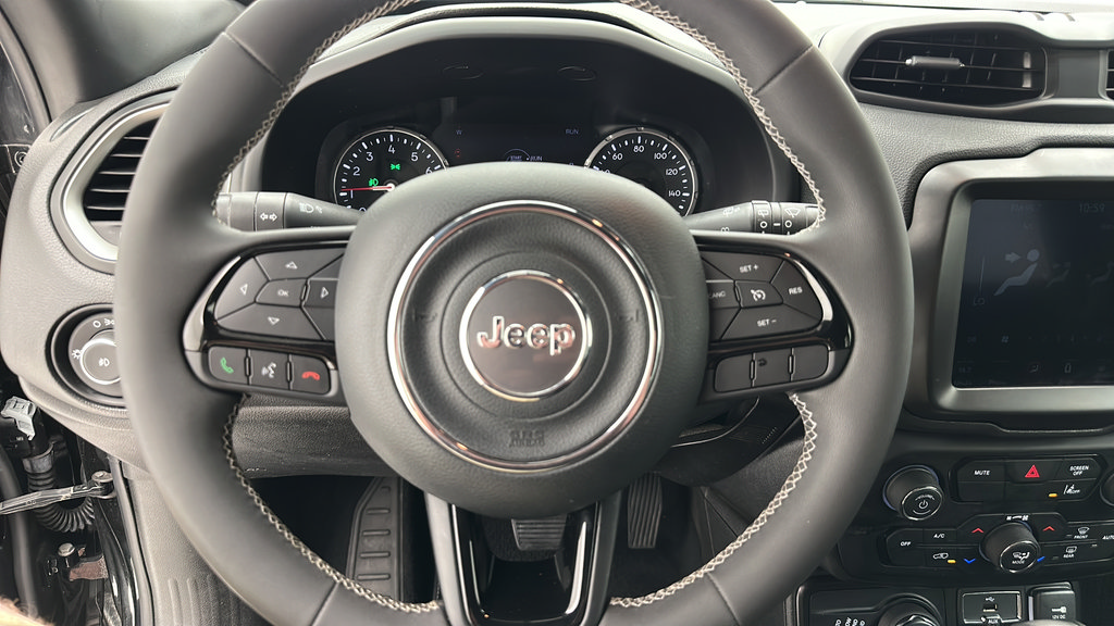 Used 2021 Jeep Renegade Latitude AWD/4WD image 15