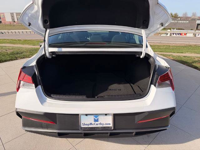 Used 2025 Hyundai Elantra Hybrid image 29