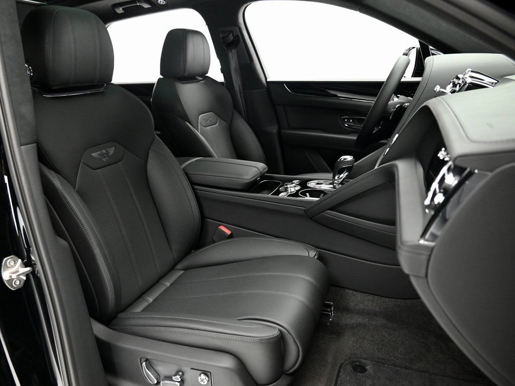 Used 2025 Bentley Bentayga AWD/4WD image 16
