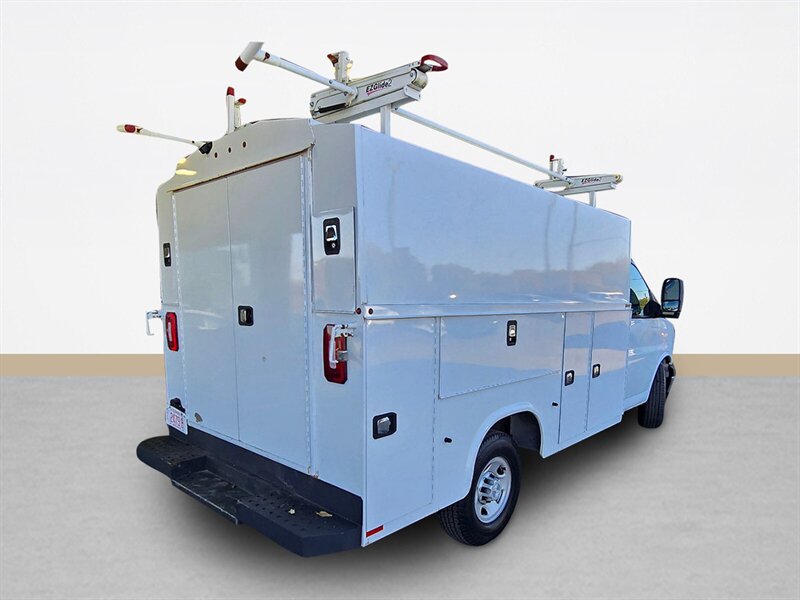 Used 2019 Chevrolet Express 3500 w/ Power Convenience Package RWD image 4