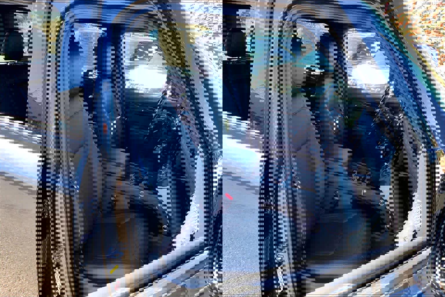 Used 2024 Land Rover Defender 110 SE image 8