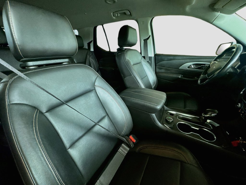 Used 2021 Chevrolet Traverse RS FWD image 30
