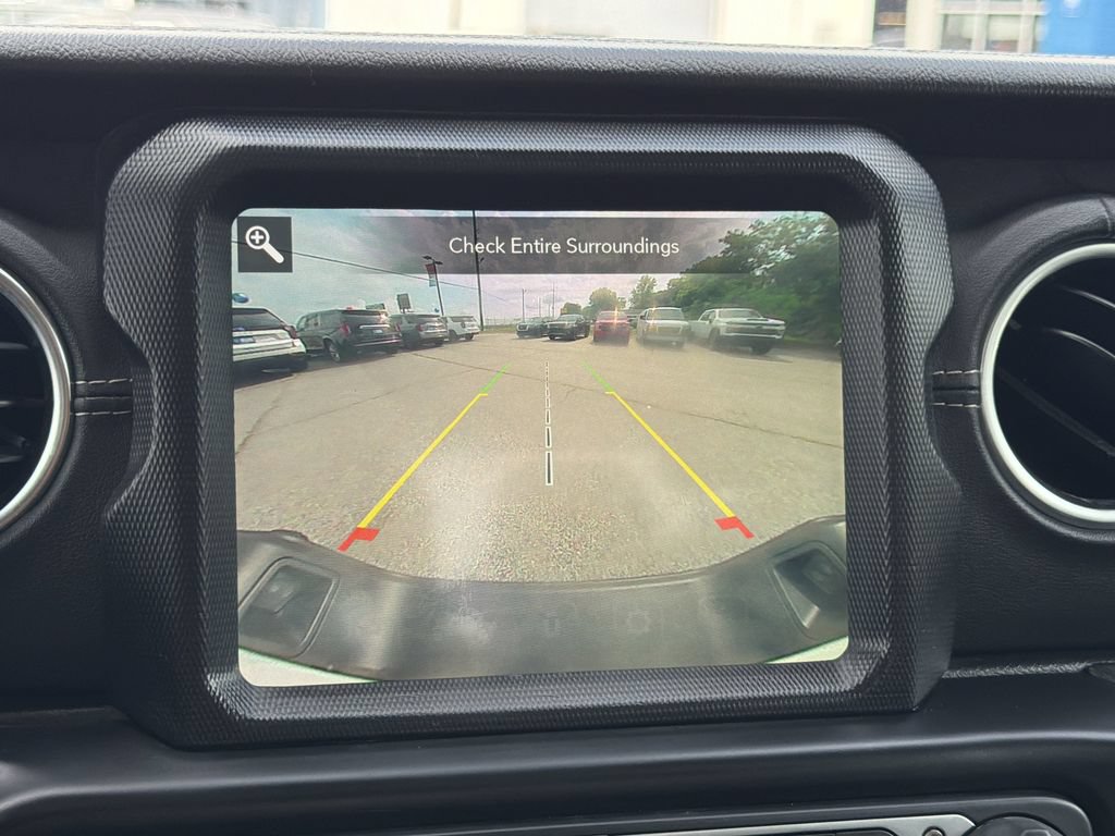 Used 2021 Jeep Gladiator Overland w/ Uconnect 4C Nav & Sound Group AWD/4WD image 5