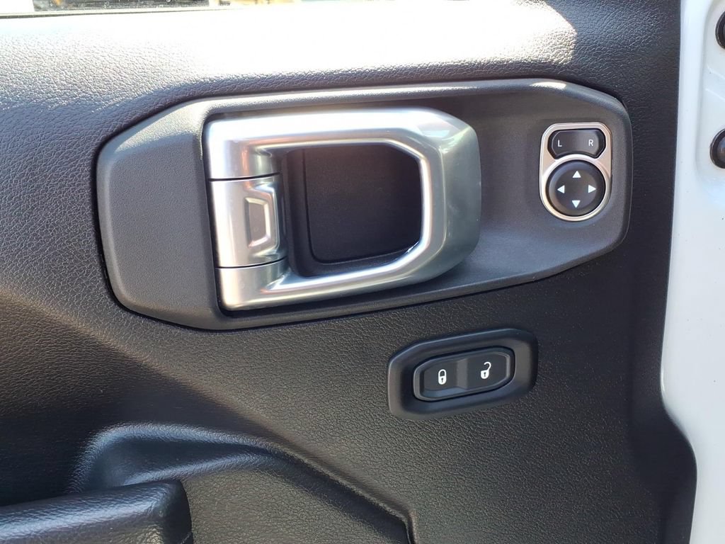 Used 2024 Jeep Wrangler Unlimited Rubicon AWD/4WD image 4