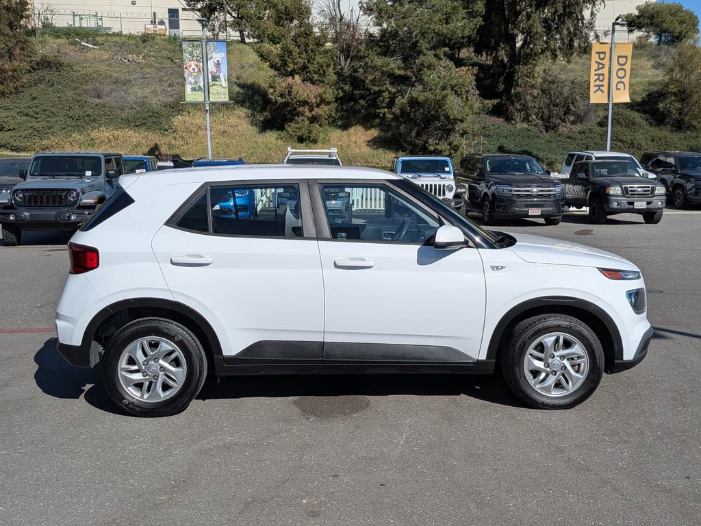 Used 2021 Hyundai Venue SE image 9