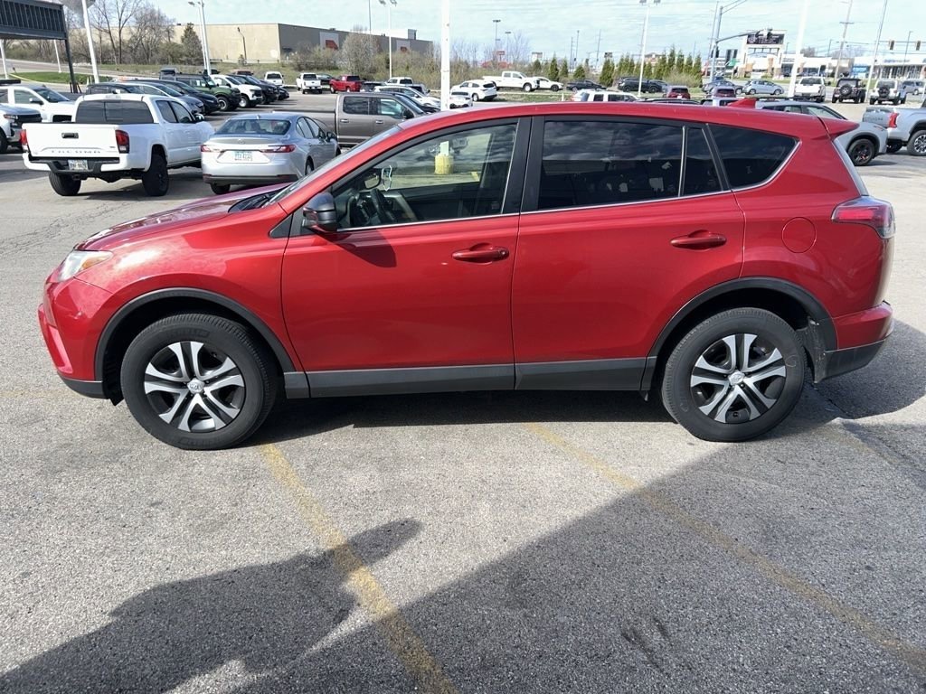 Used 2017 Toyota RAV4 LE image 8