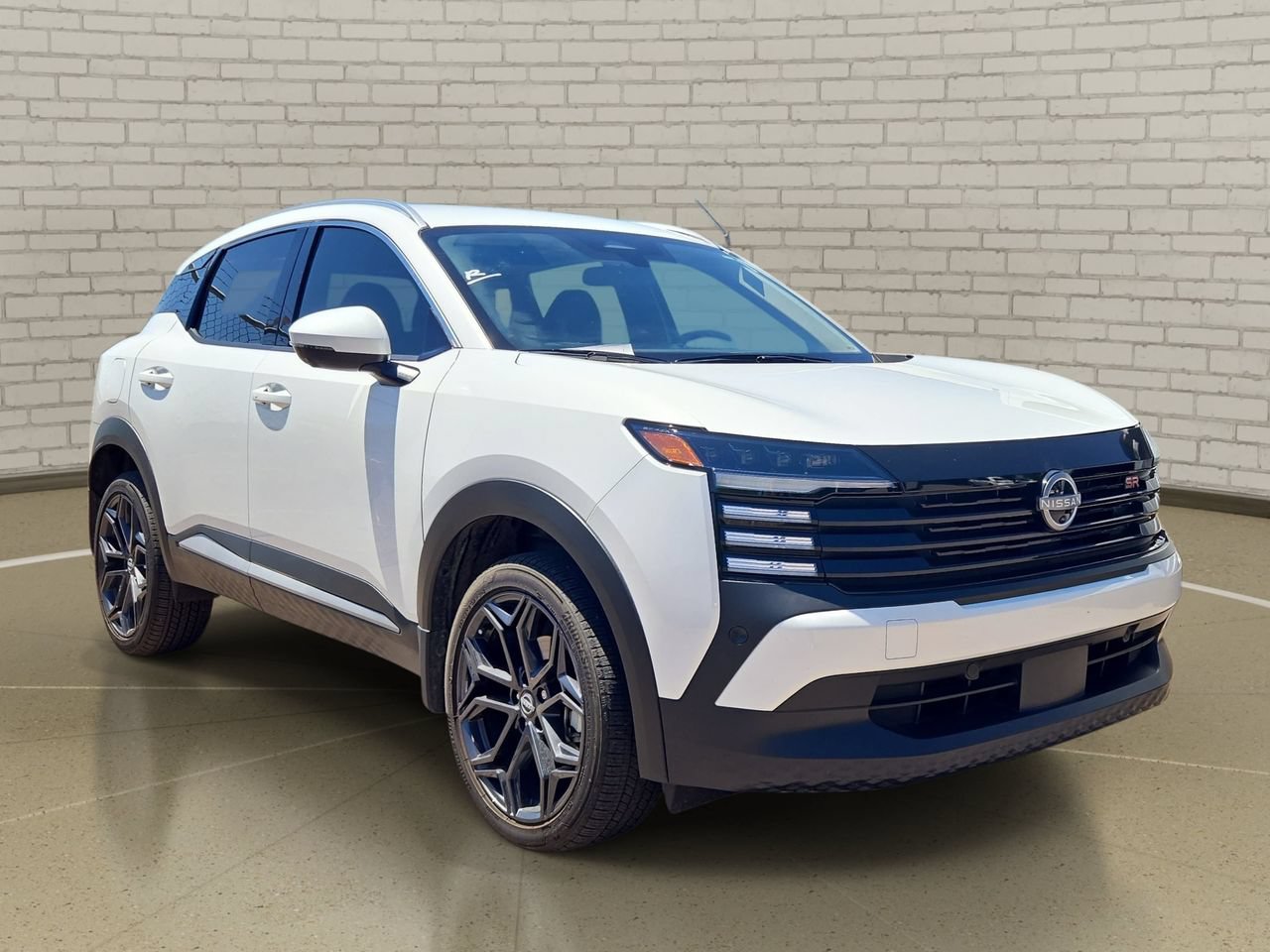 Used 2025 Nissan Kicks SR FWD image 3