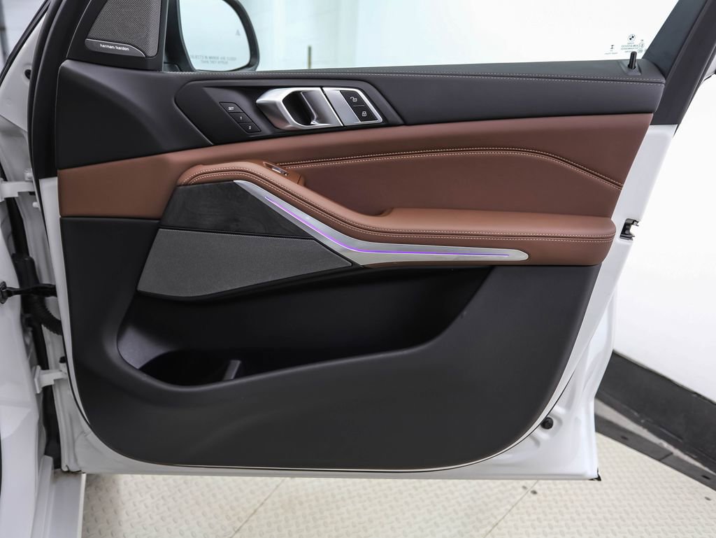 Used 2024 BMW X7 xDrive40i w/ Premium Package image 37