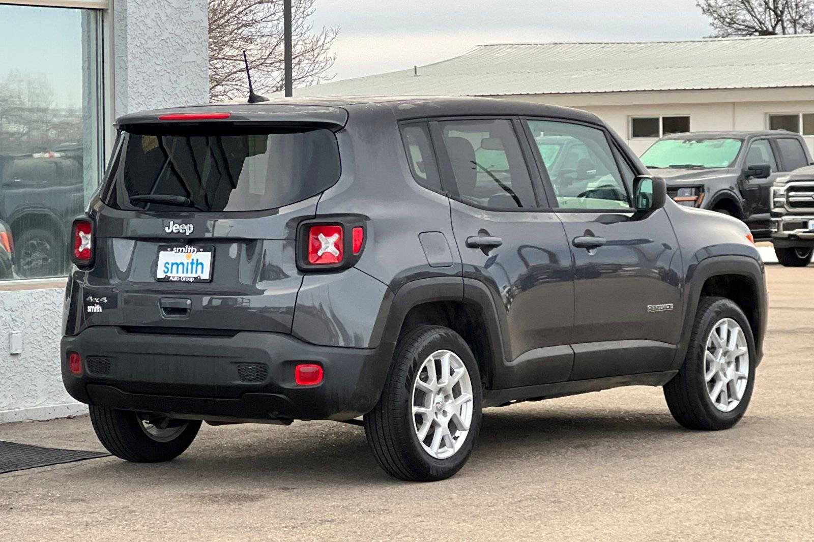 Used 2023 Jeep Renegade Latitude image 3