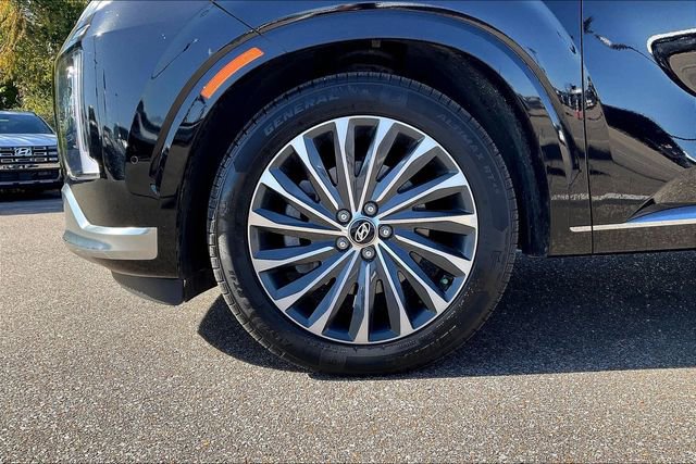 Used 2023 Hyundai Palisade Calligraphy image 4