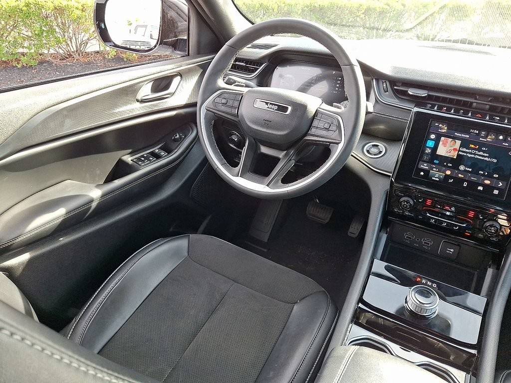 Used 2023 Jeep Grand Cherokee Altitude AWD/4WD image 15
