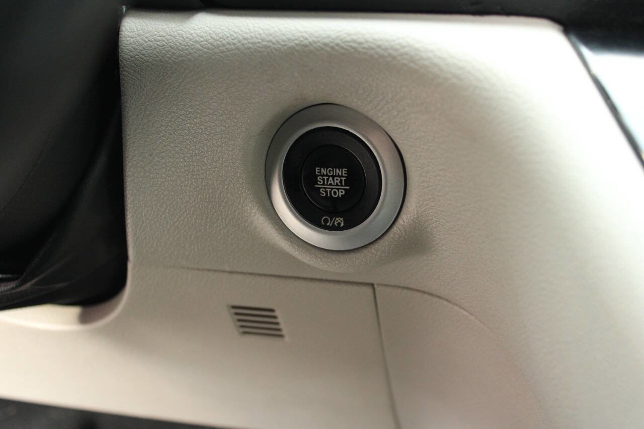 Used 2021 Chrysler Pacifica Touring-L FWD image 31