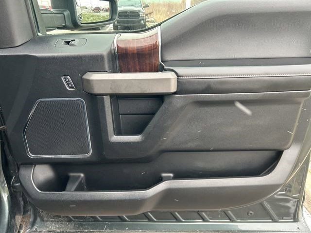 Used 2015 Ford F150 Platinum w/ Equipment Group 701A Luxury image 41