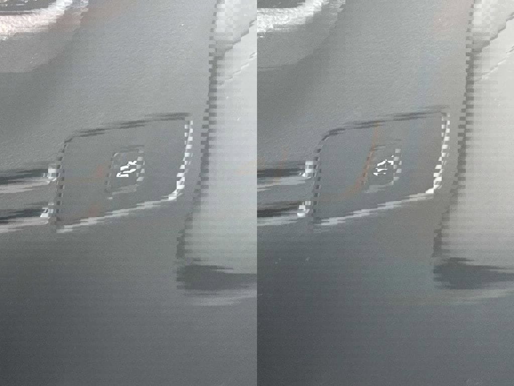 Certified 2026 Volvo XC40 B4 Core w/ Climate Package FWD image 23