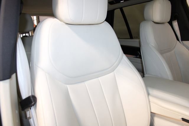 Used 2025 Land Rover Range Rover SE image 40