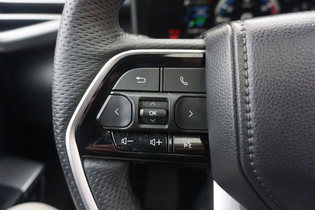 Used 2025 Toyota Tundra Platinum AWD/4WD image 8