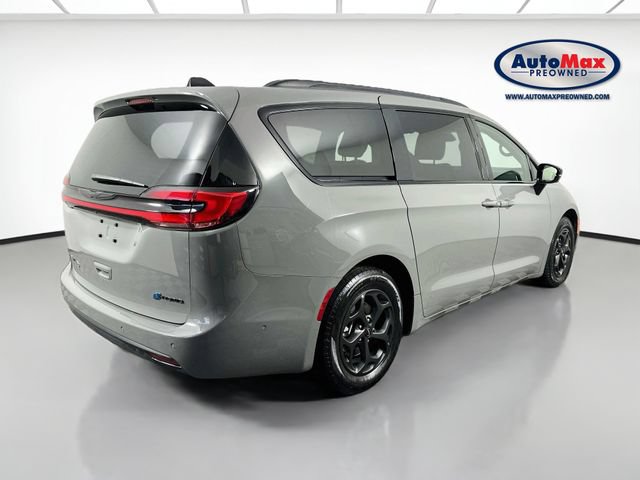 Used 2025 Chrysler Pacifica Premium FWD image 2