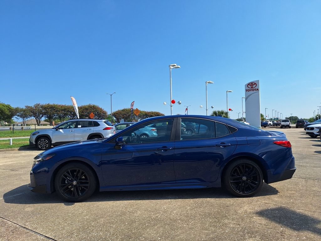 Used 2025 Toyota Camry SE FWD image 8