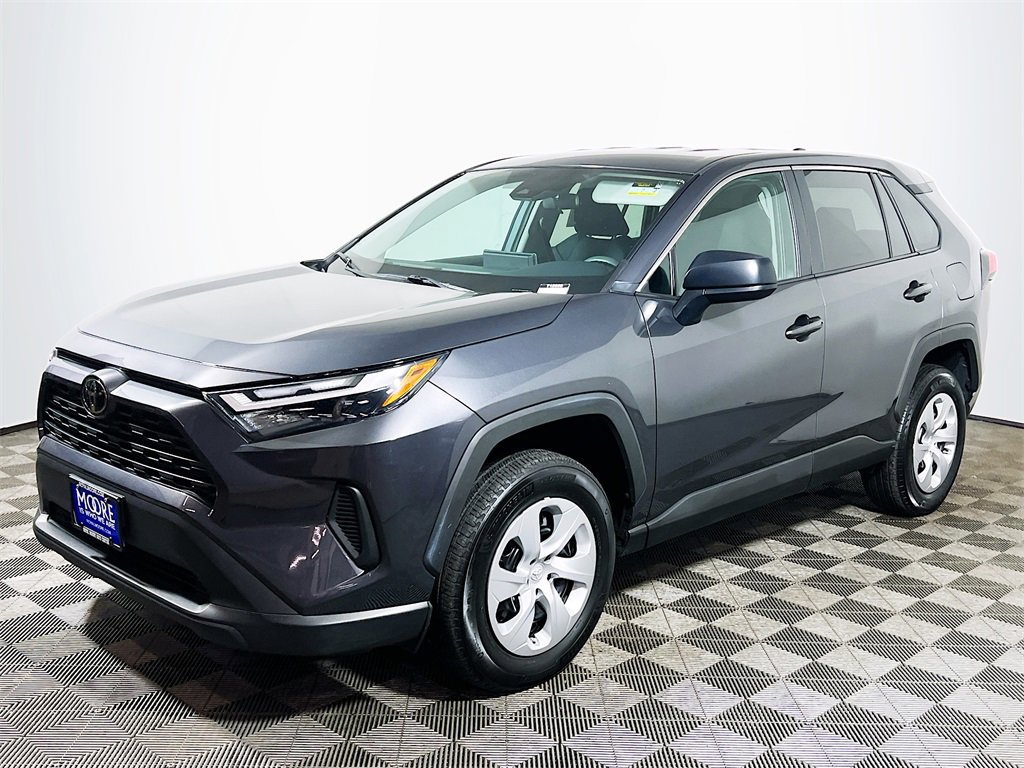 Used 2024 Toyota RAV4 LE image 4