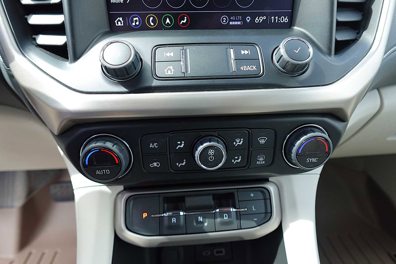 Used 2023 GMC Acadia Denali w/ Denali Ultimate Package AWD/4WD image 21
