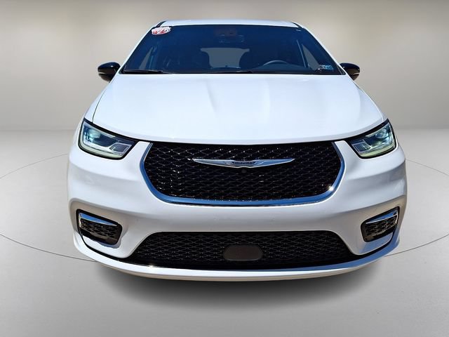 Used 2025 Chrysler Pacifica Select FWD image 3