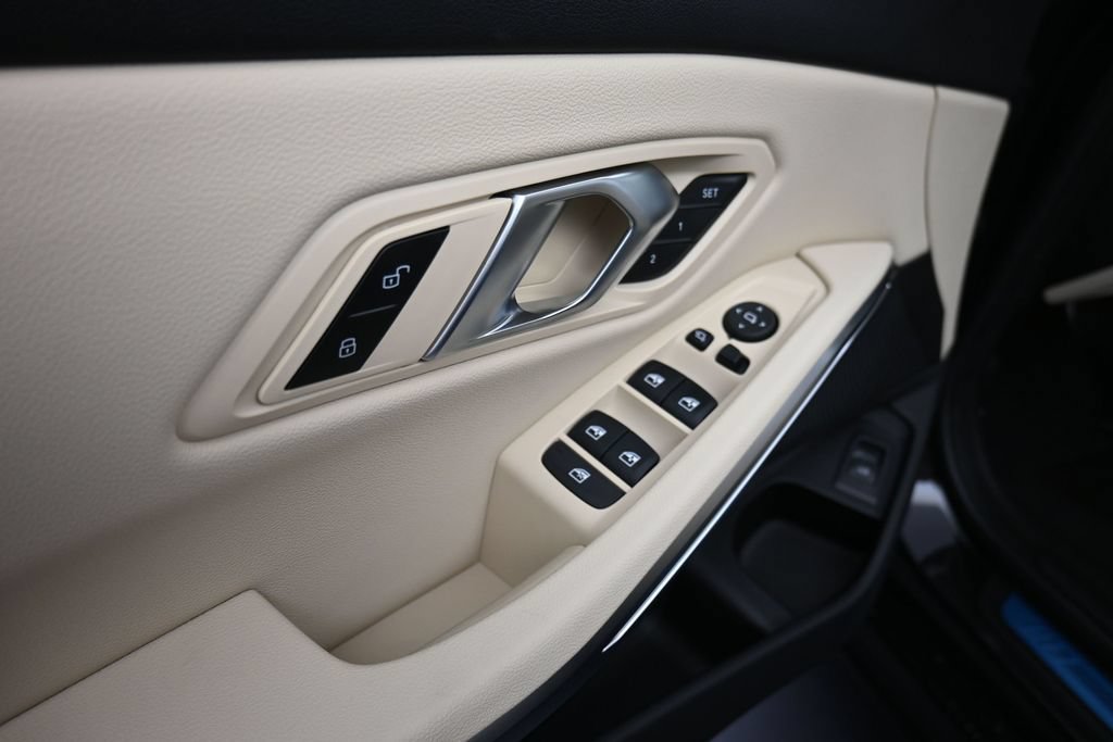 New 2026 BMW 330i xDrive Sedan w/ M Sport Package AWD/4WD image 9