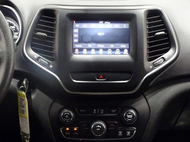 Used 2019 Jeep Cherokee Latitude w/ Popular Appearance Group image 29