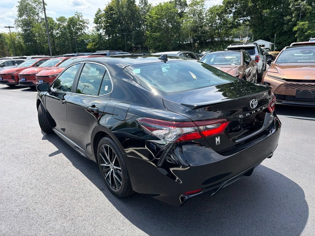Used 2024 Toyota Camry SE w/ Cold Weather Package FWD image 7
