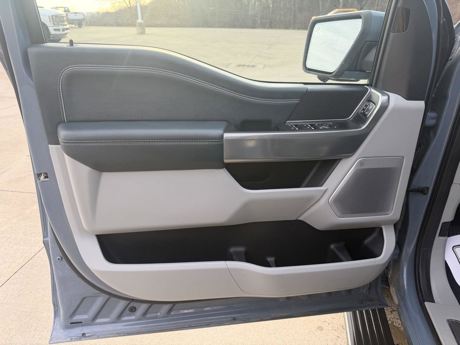 Used 2023 Ford F150 Limited image 12