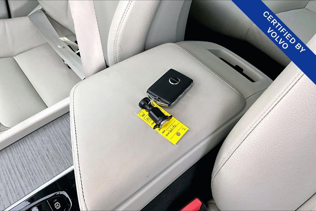 Used 2023 Volvo XC60 B5 Plus w/ Protection Package Premier image 13