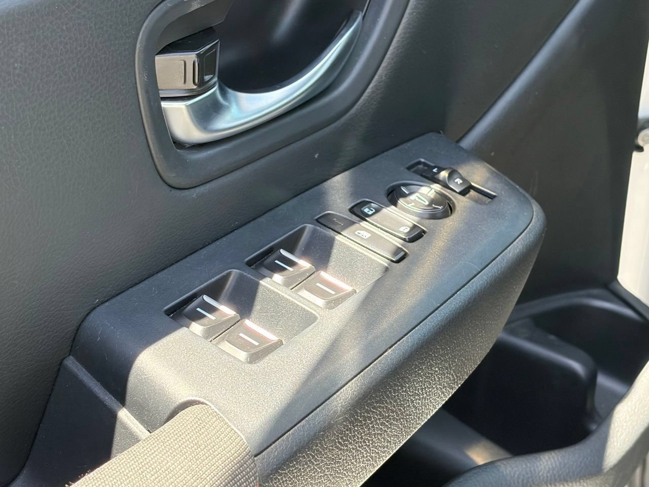 Used 2025 Honda Pilot Sport image 6