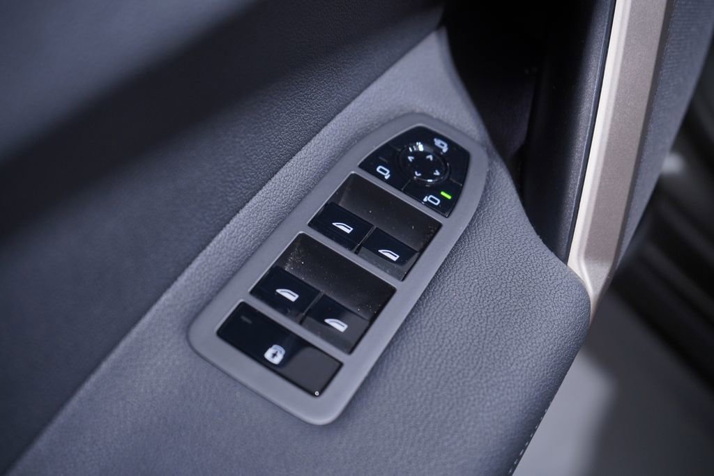 Used 2023 BMW iX xDrive50 w/ Premium Package image 16