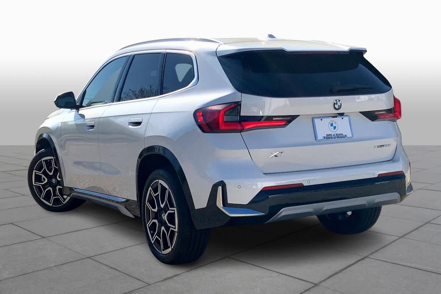 Used 2025 BMW X1 xDrive28i w/ Technology Package AWD/4WD image 12