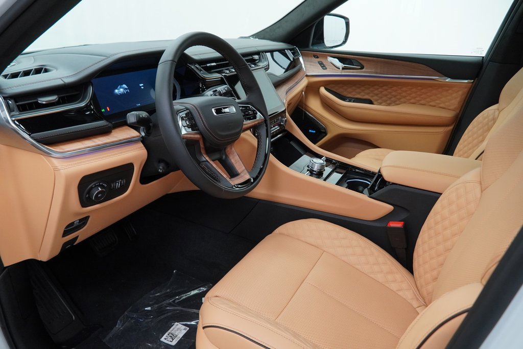 New 2025 Jeep Grand Cherokee Summit image 16