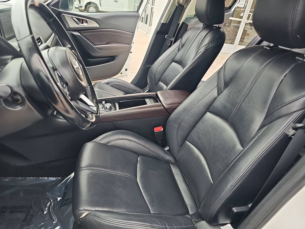 Used 2018 MAZDA MAZDA3 Touring FWD image 14